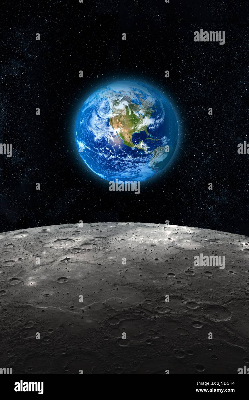 Planet Erde vom Mond aus gesehen, dunkler Sternenhimmel im Hintergrund. Einige Bildelemente der NASA. Stockfoto