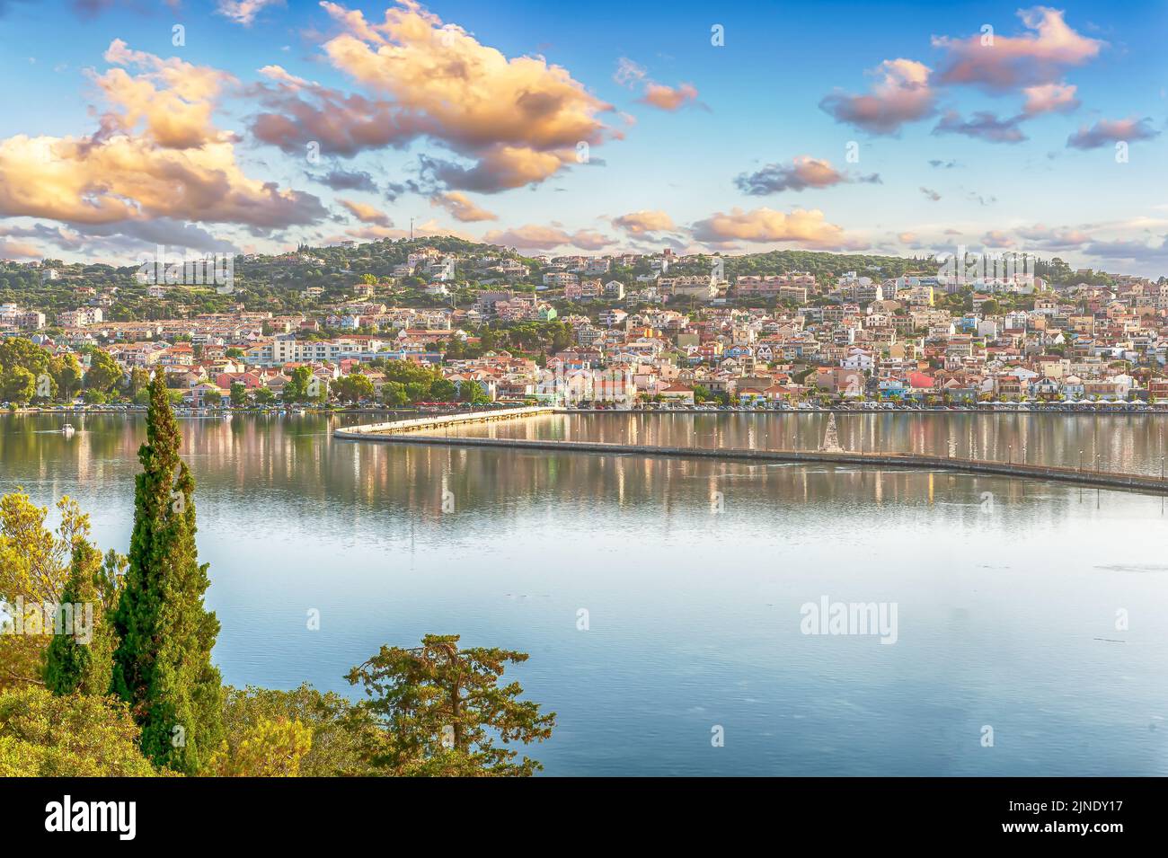 Landschaft mit De Bosset Brücke in Argostoli, Kefalonia, Griechenland Stockfoto