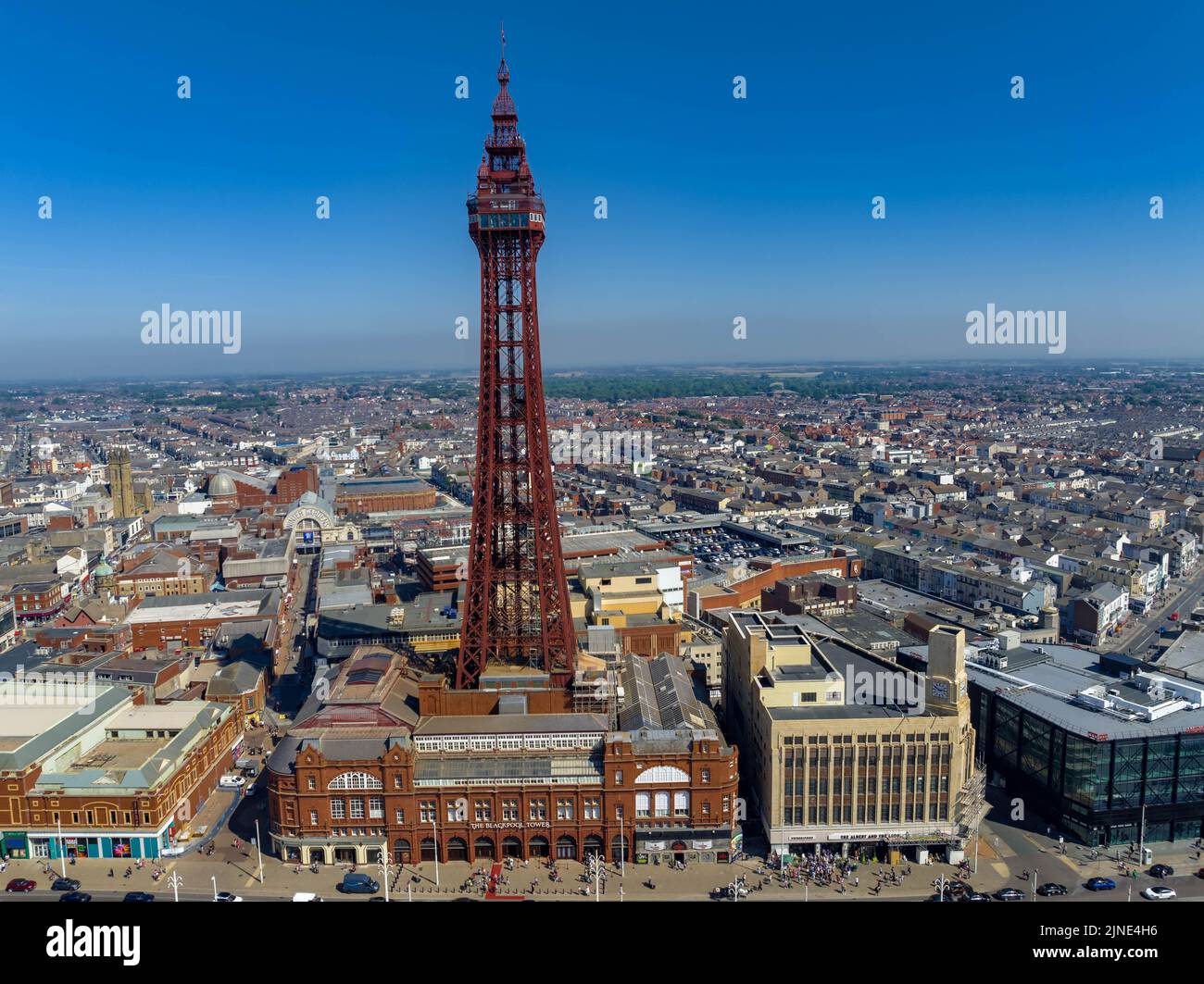 Blackppol Tower, Aussichtsplattform , Top Down, Luftdrohne , aus der Luft gesehen, Vogelperspektive Stockfoto