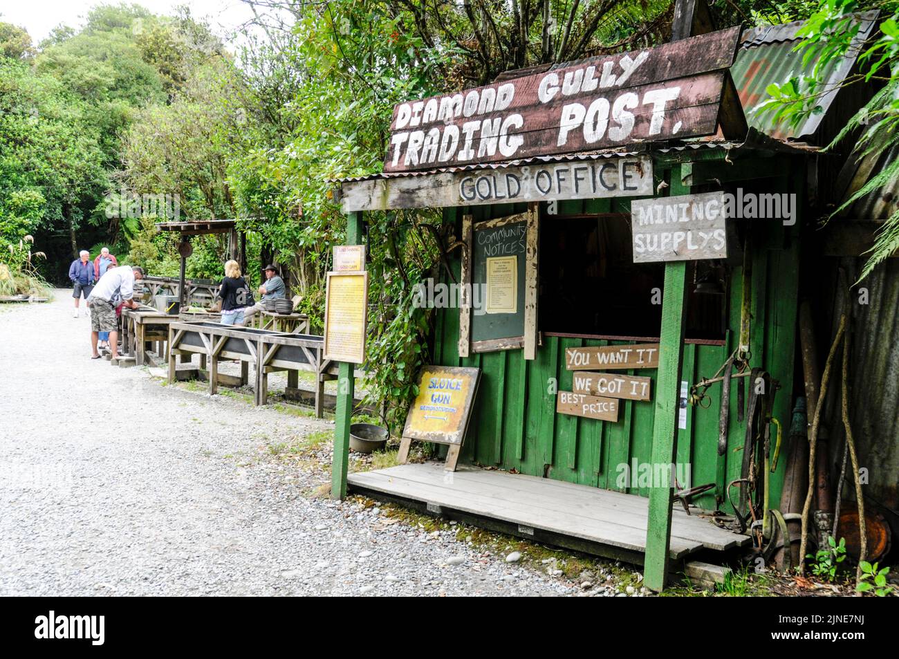 Das Goldbüro/Handelsposten im lebenden Museum einer alten Goldgräberstadt von Shantytown, südlich von Greymouth an der Westküste der Südisla Stockfoto