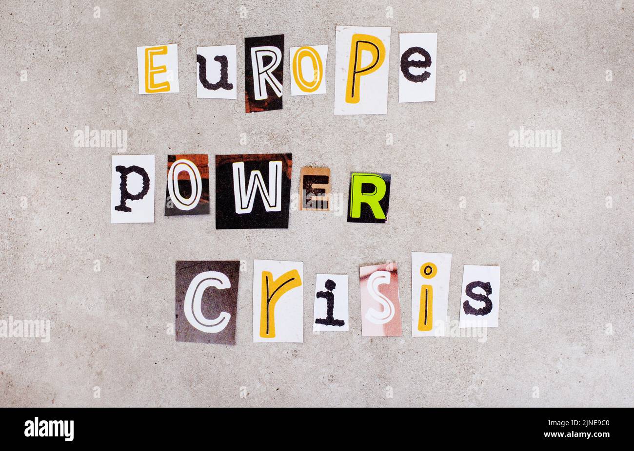 Europäische Machtkrise, Zeitungsbriefausschnitte auf Grau Stockfoto