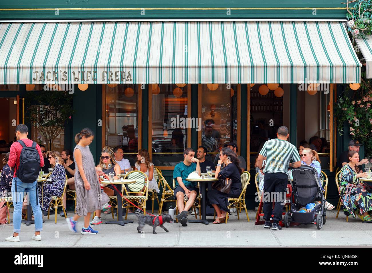 Jack's Wife Freda, 226 Lafayette St, New York, NYC Schaufensterfoto eines amerikanischen Brunch-Restaurants im Stadtteil SoHo in Manhattan. Stockfoto