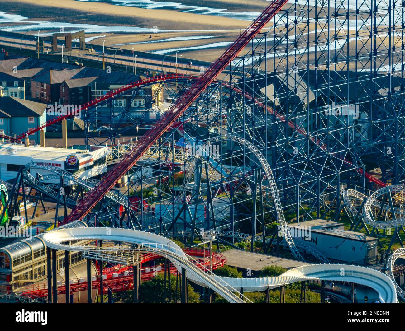 Blackpool Pleasure Beach, BPB, Grand National, Big One, Icon, Pier, Valhalla, Fahrten in Aktion Luftdrohne , aus der Luft gesehen, Vogelperspektive Stockfoto