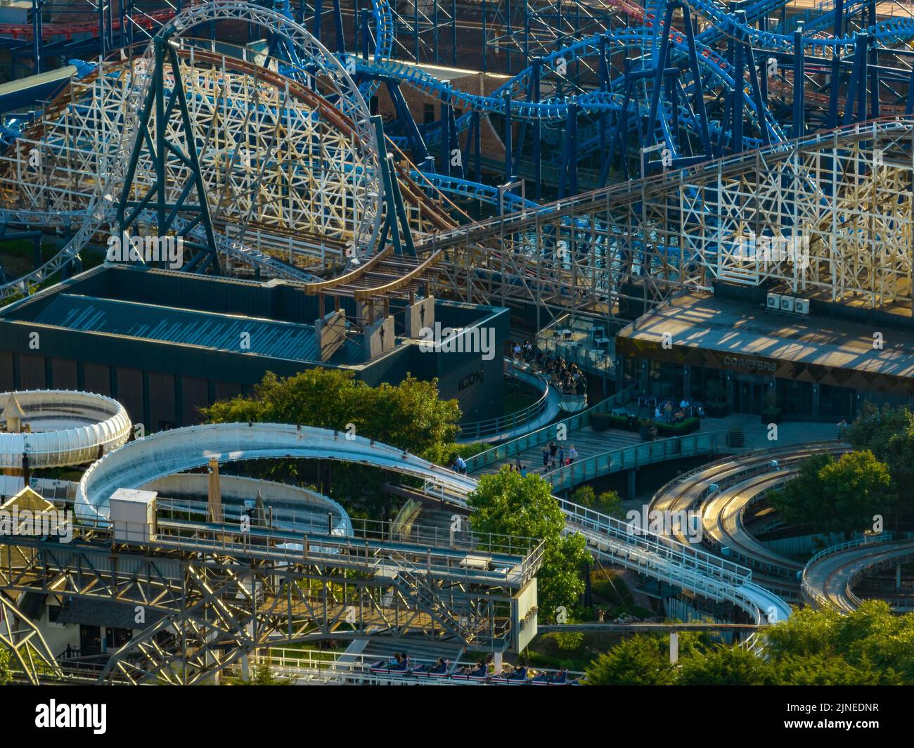 Blackpool Pleasure Beach, BPB, Grand National, Big One, Icon, Pier, Valhalla, Fahrten in Aktion Luftdrohne , aus der Luft gesehen, Vogelperspektive Stockfoto