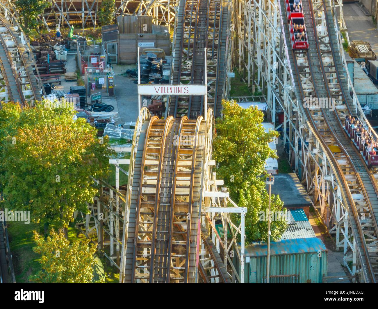 Blackpool Pleasure Beach, BPB, Grand National, Big One, Icon, Pier, Valhalla, Fahrten in Aktion Luftdrohne , aus der Luft gesehen, Vogelperspektive Stockfoto