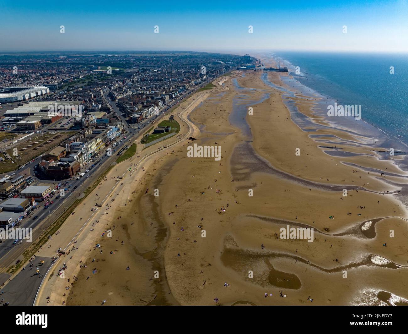 Blackpool Pleasure Beach, BPB, Grand National, Big One, Icon, Pier, Valhalla, Fahrten in Aktion Luftdrohne , aus der Luft gesehen, Vogelperspektive Stockfoto