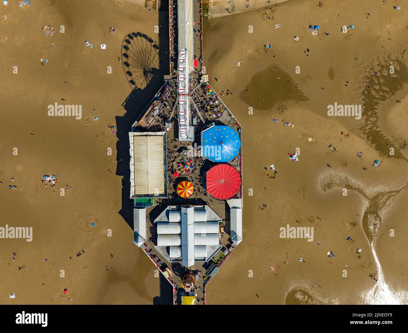 Blackpool Pleasure Beach, BPB, Grand National, Big One, Icon, Pier, Valhalla, Fahrten in Aktion Luftdrohne , aus der Luft gesehen, Vogelperspektive Stockfoto