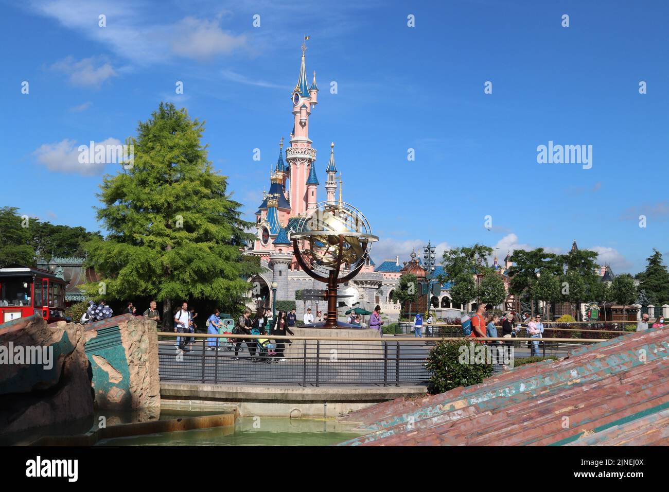30. Jahre Disneyland Paris der magische Themenpark wurde 1992 eröffnet Stockfotografie - Alamy