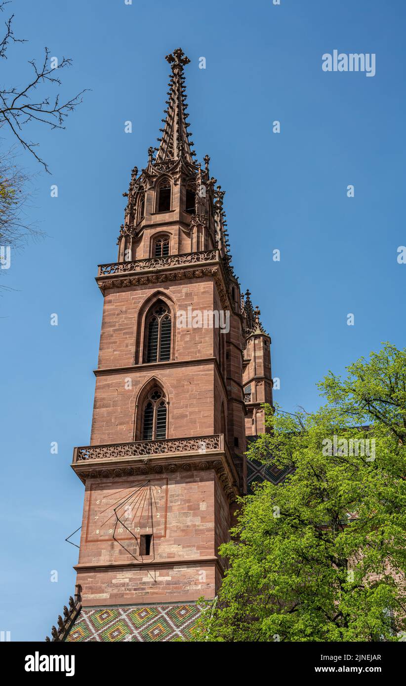 Südlicher Turm (Martinsturm) des Basler Münster Stockfoto