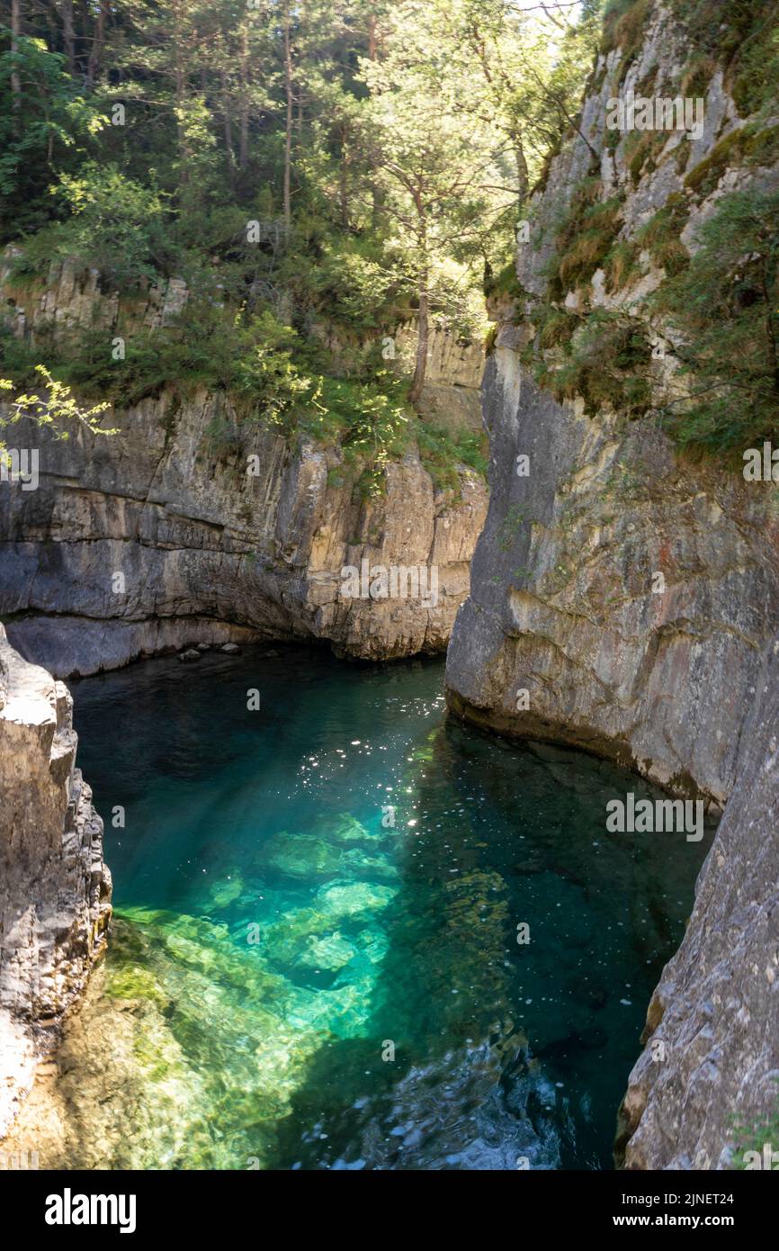 Naturbecken in den aragonesischen Pyrenäen Stockfoto
