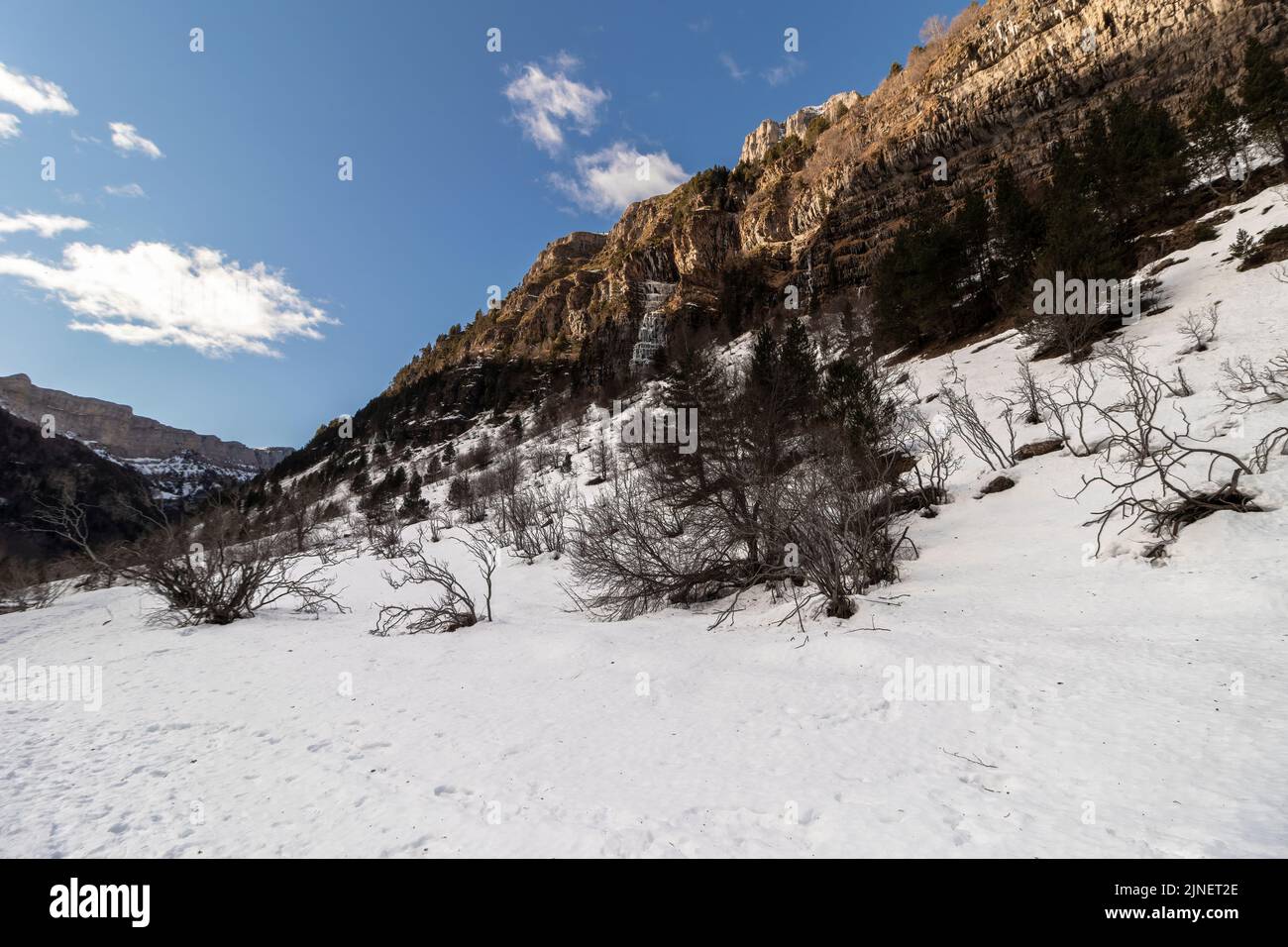 nationalpark ordesa in den verschneiten pyrenäen im Winter Stockfoto