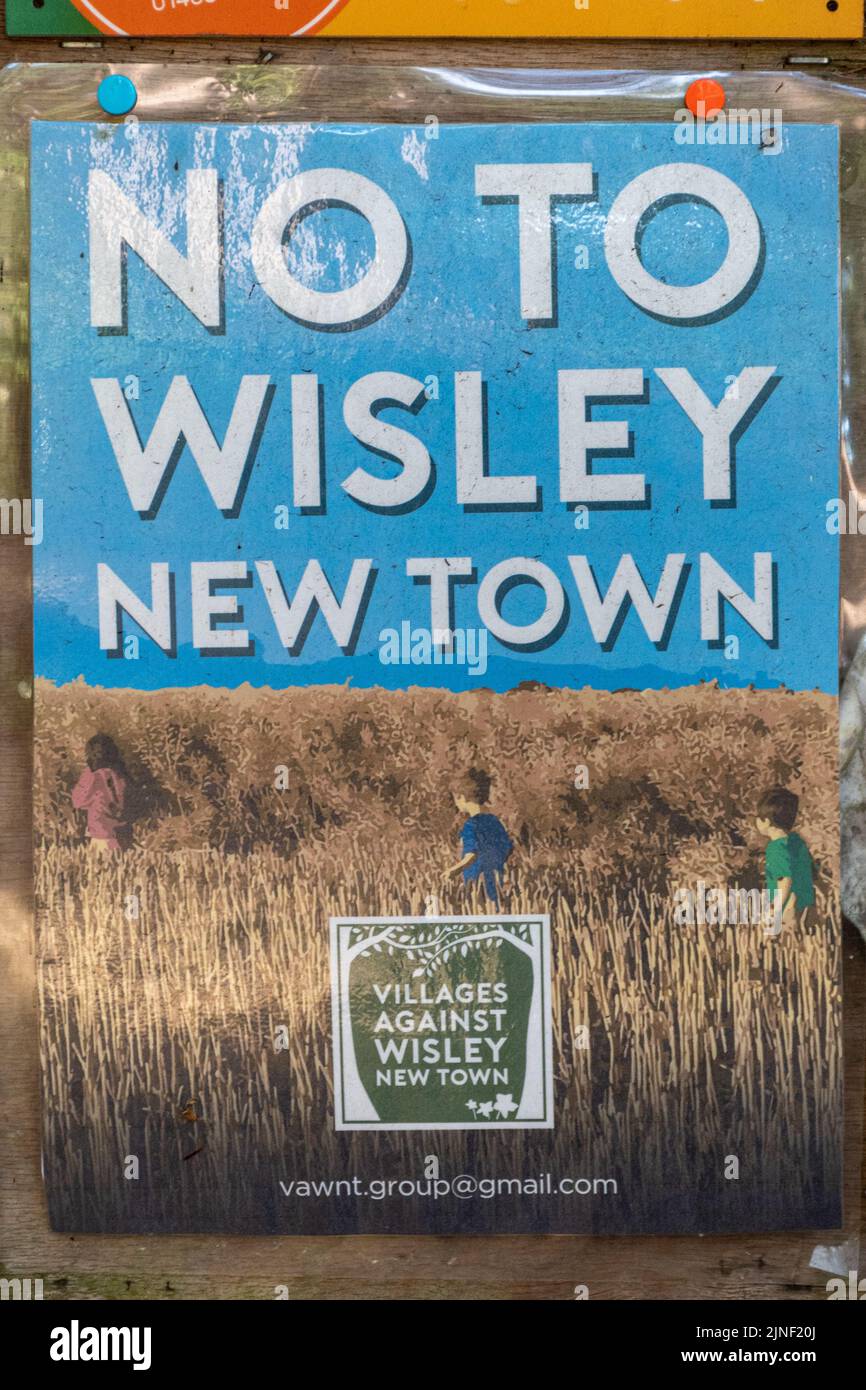 Nein zu Wisley New Town Plakat oder Hinweis, ein Protest über geplante Wohnsiedlung auf dem ehemaligen Wisley Airfield, Surrey, England, Großbritannien Stockfoto
