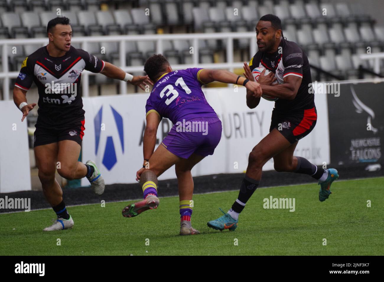Newcastle upon Tyne, England, 7. August 2022. Sitiveni Moceidreke mit dem Ball der London Broncos gegen Newcastle Thunder bei der Betfred Championship im Kingston Park. Quelle: Colin Edwards Stockfoto