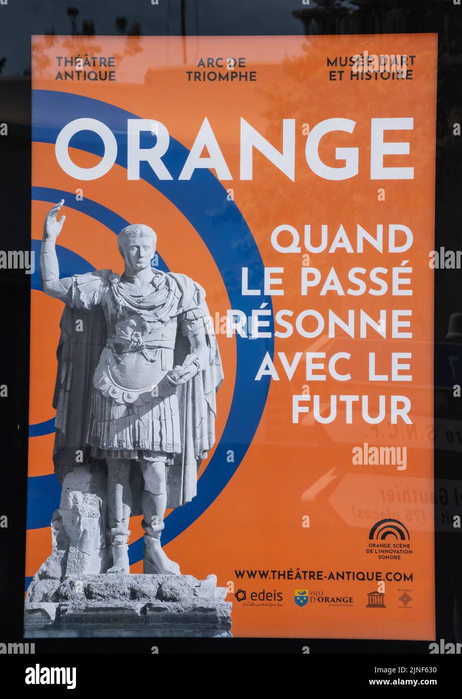Plakatwand zur Förderung des Tourismus in der französischen Stadt Orange, Südfrankreich Stockfoto