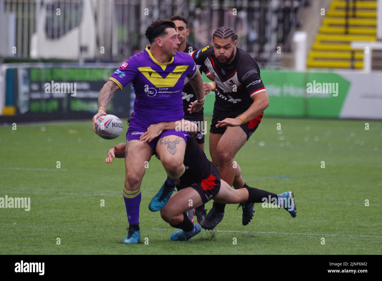 Newcastle upon Tyne, England, 7. August 2022. Ollie Roberts spielt für Newcastle Thunder und will den Ball gegen die London Broncos in der Betfred Championship im Kingston Park spielen. Quelle: Colin Edwards Stockfoto