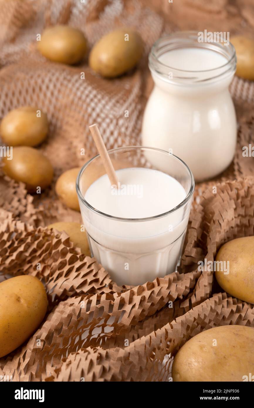 Alternative Kartoffelmilch auf pflanzlicher Basis Stockfoto