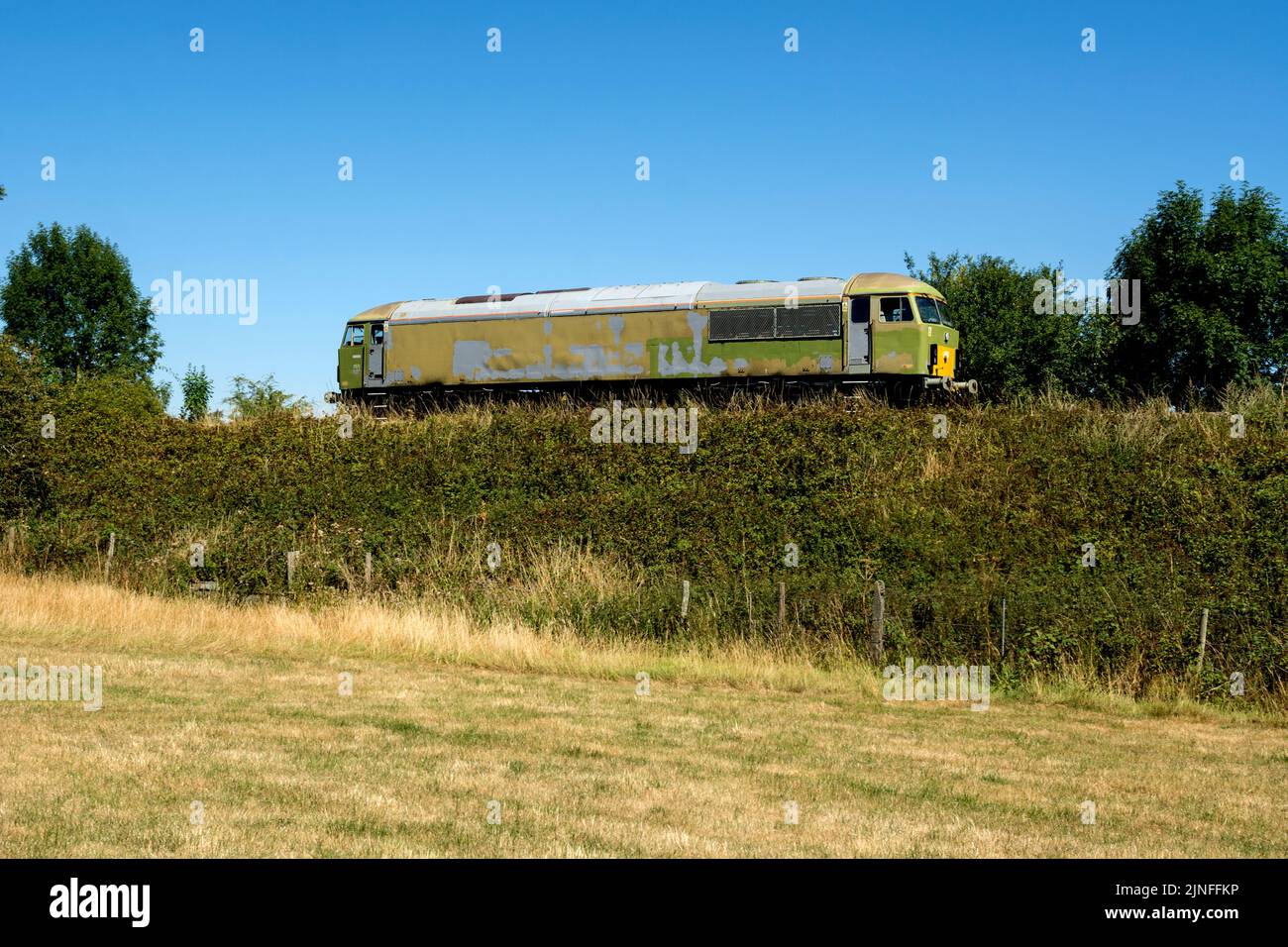 Die Diesellokomotive der Baureihe 69 Nr. 69006 auf dem Weg nach Eastliegh arbeitet für Malerei, Warwickshire, Großbritannien Stockfoto