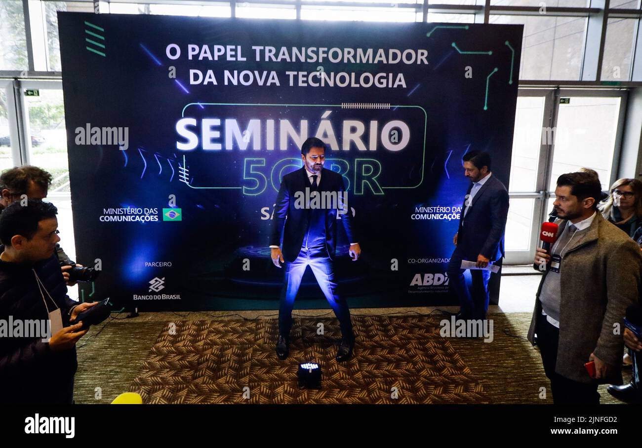 São PAULO, SP - 11.08.2022: SEMINÁRIO INTERNACIONAL 5G - das Ministerium für Kommunikation, durch den Minister für Kommunikation Fábio Faria, fördert, an diesem Donnerstag (11) im Hotel Grand Hyatt im Süden von São Paulo, das Internationale Seminar 5G. BR Ziel der Veranstaltung ist es, die Transformationskraft des Jahres 5G in der Wirtschaft zu demonstrieren und die Produktionskette zu motivieren, neue Geschäfte zu generieren und Brasilien an der Spitze der Technologie zu positionieren. Auf dem Foto halten Minister Fábio Faria und Bürgermeister Ricardo Nunes eine Pressekonferenz ab. (Foto: Eliane Neves/Fotoarena) Stockfoto