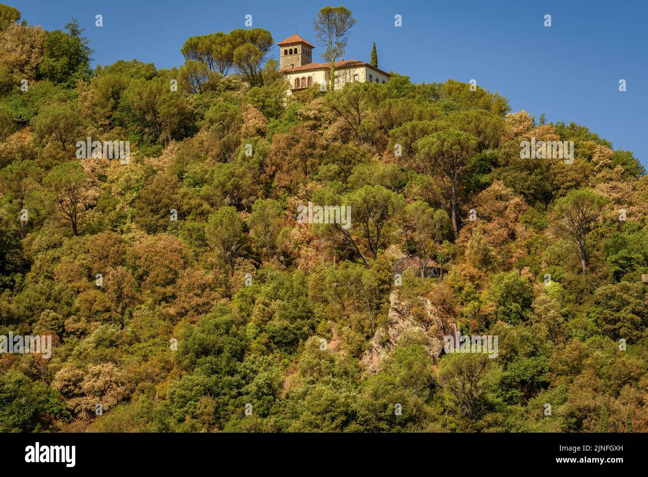 Staudamm des Stausees Sau am Fluss Ter, während der Sommertrockenheit von 2022 (Osona, Barcelona, Katalonien, Spanien) ESP: Represa del embalse de Sau Stockfoto