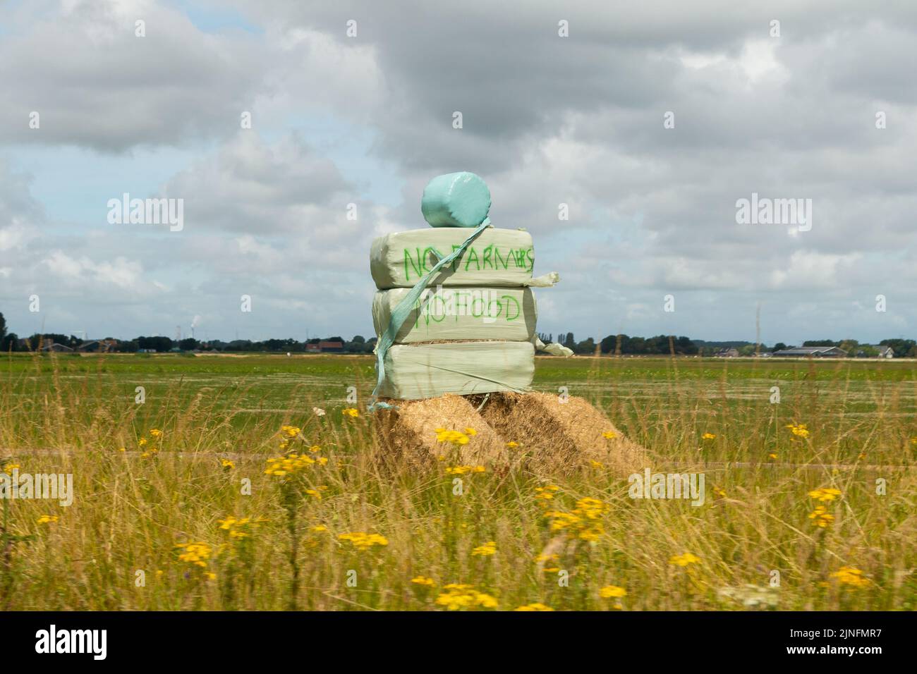 Goeree Overflakkee, Niederlande - 6 2022. August: Landwirte protestieren gegen strengere Umweltgesetze für C02 und Stickstoffemissionen Stockfoto