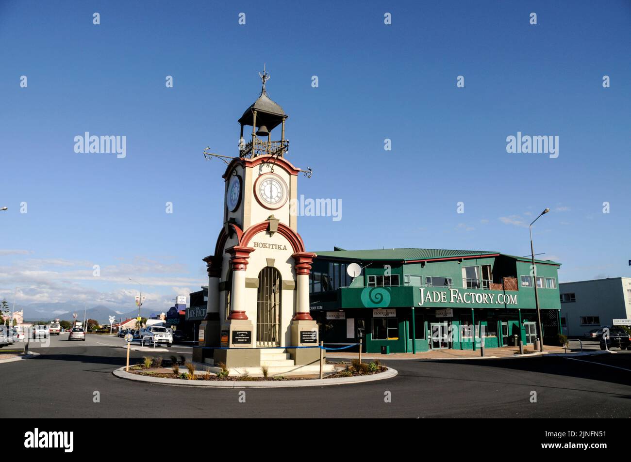 Der Clock Tower befindet sich an einem Kreisverkehr in der Well Street ...