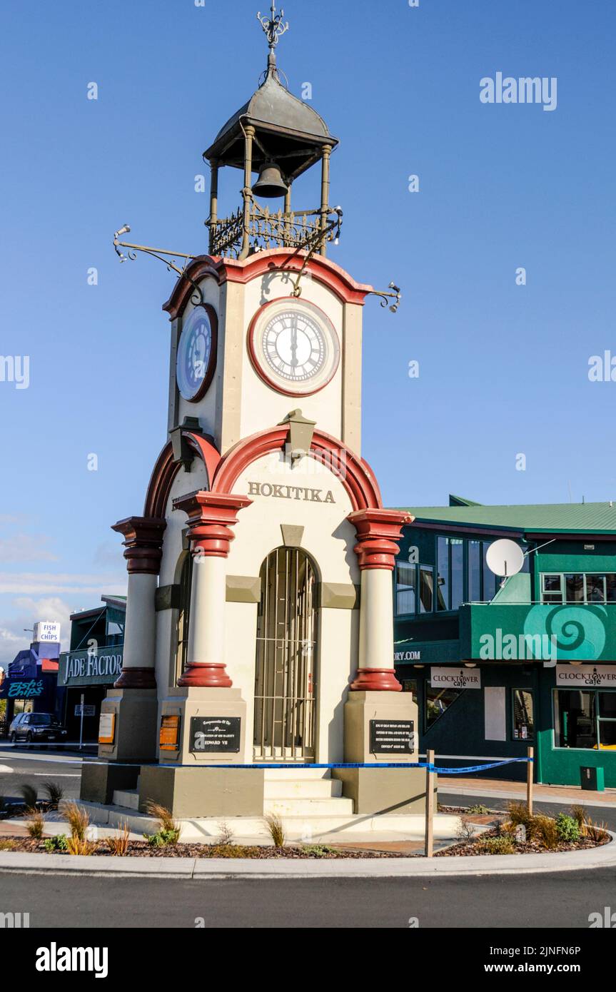 Der Clock Tower befindet sich an einem Kreisverkehr in der Well Street ...
