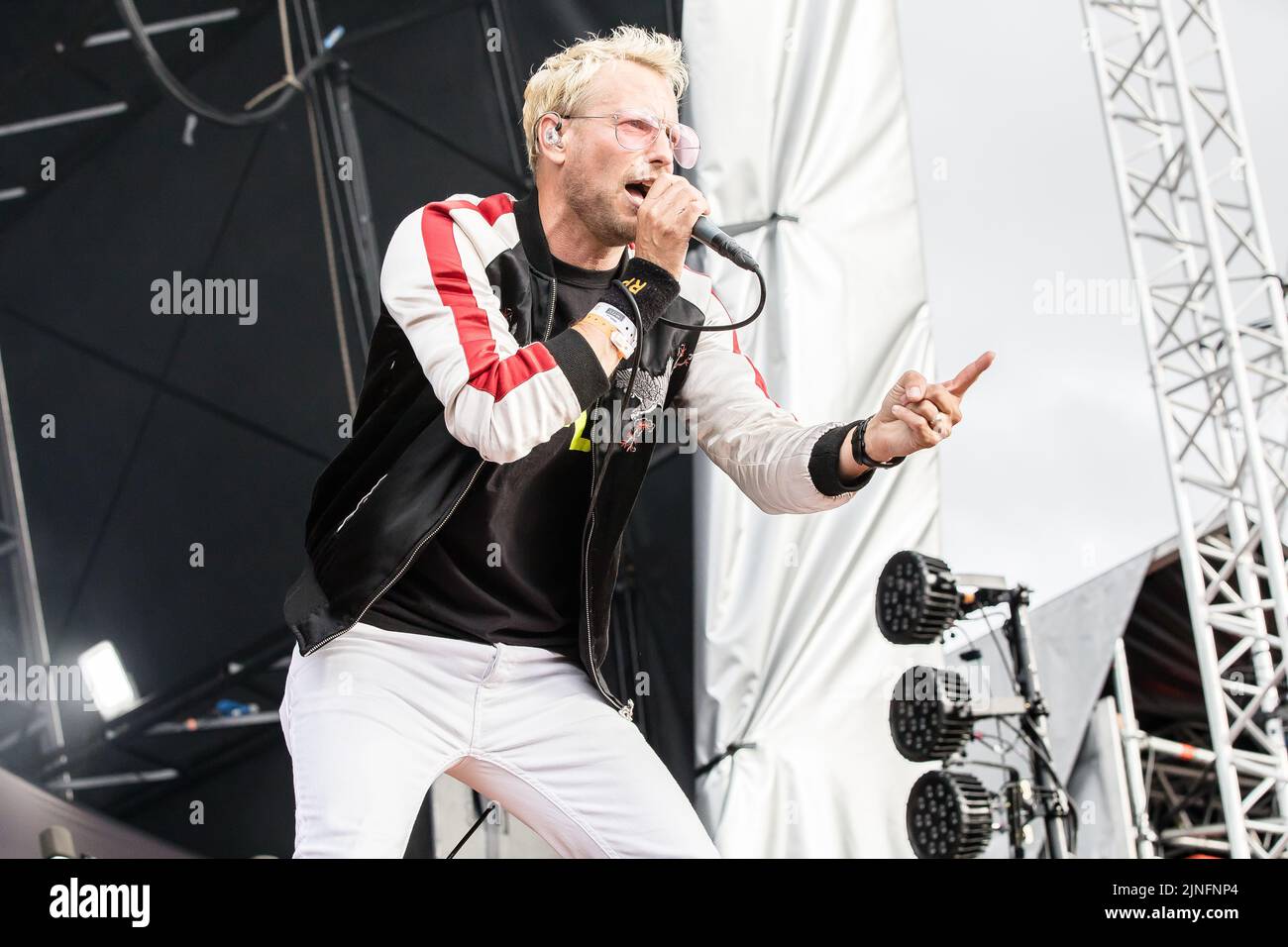 Die Rick Parfitt Junior Band tritt am 24.. Juli 2022 beim Carfest North in Cchashire auf. Stockfoto