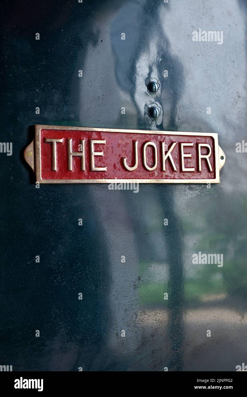 Typenschild aus Messing an der Seite des Dampfzugmotors Stockfoto