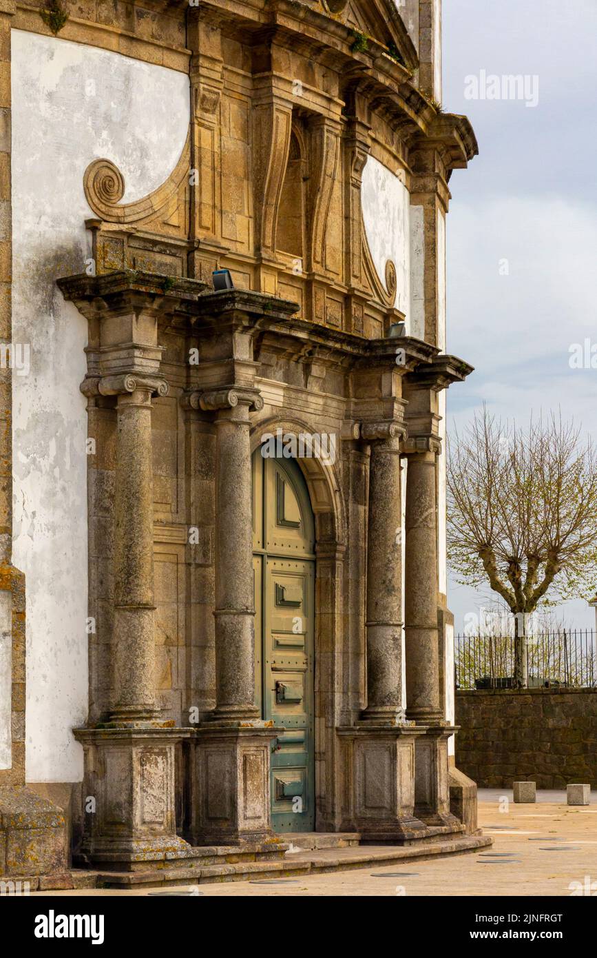 Eingangstür zum Mosteiro da Serra do Pilar, einem Kloster aus dem 17. Jahrhundert im Zentrum von Porto, einer Stadt im Norden Portugals. Stockfoto