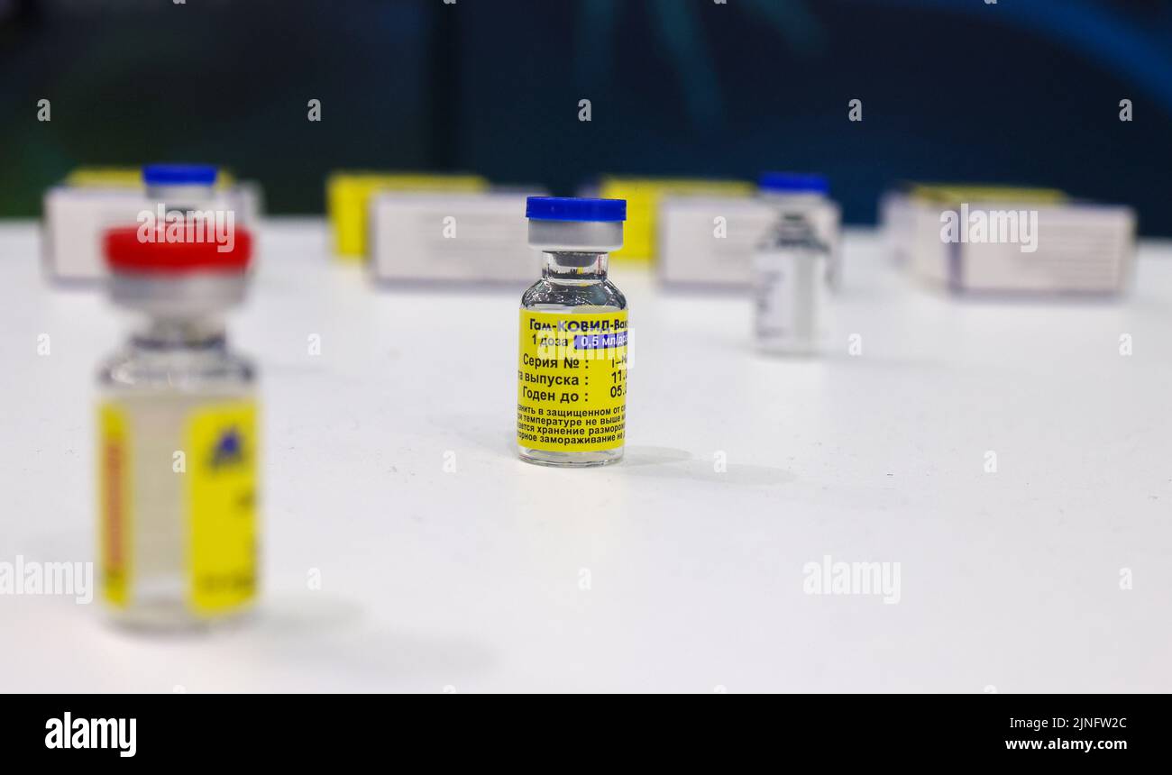 19. Dezember 2021, Sotschi, Russland, Ampoule mit einer Dosis Impfstoff gegen das Coronavirus Sputnik V COVID-19 (Gam-COVID-Vac). Stockfoto