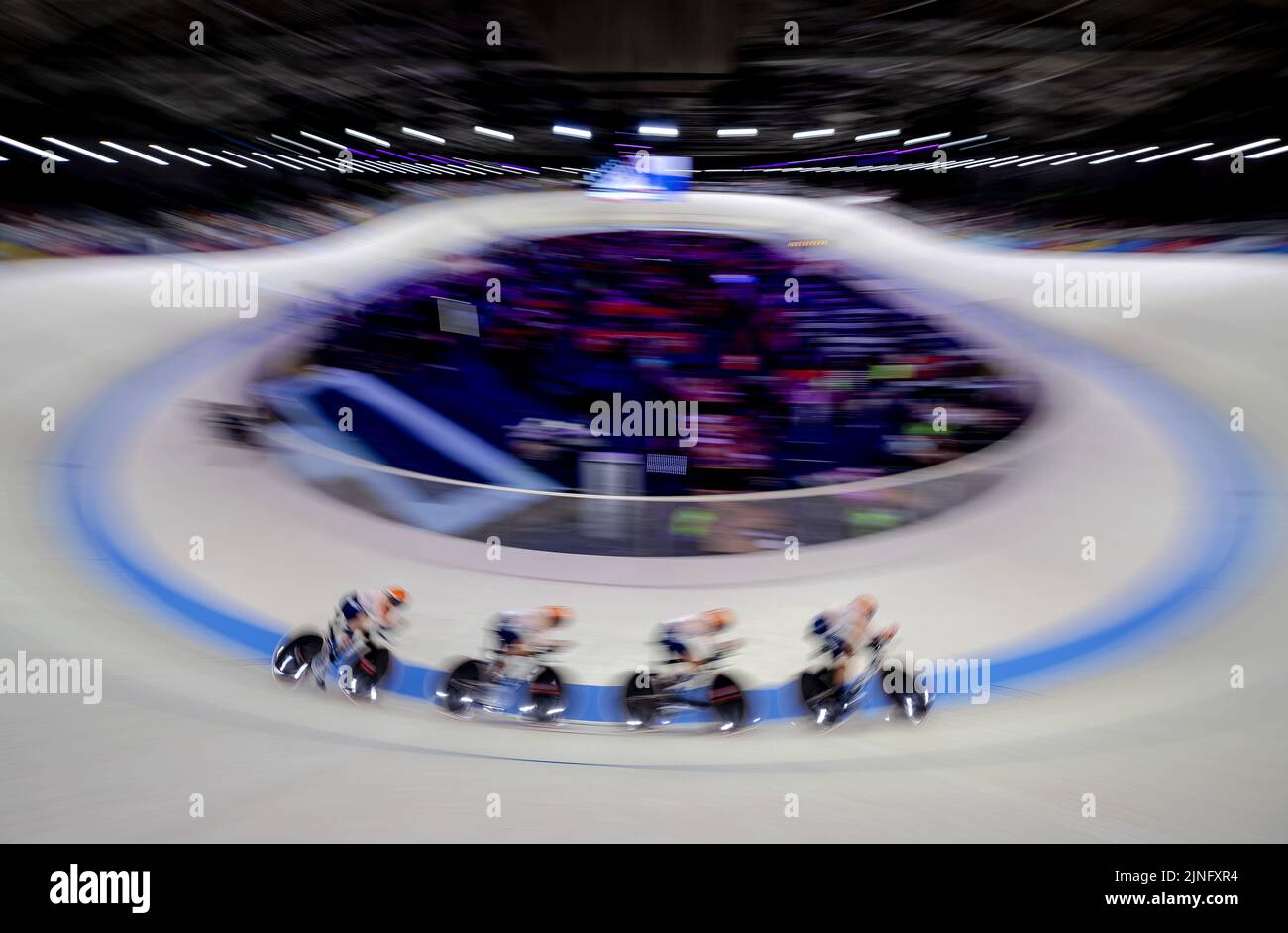 MÜNCHEN - Mylene de Zoete, Amber van der Hulst, Daniek Hengeveld, Lonneke Uneken im Einsatz während der Team-Verfolgungsstrecke (f) am ersten Tag der Mehreuropameisterschaft. Die deutsche Stadt München wird 2022 eine kombinierte Europameisterschaft verschiedener Sportarten veranstalten. ANP ROBIN VAN LONKHUIJSEN Stockfoto