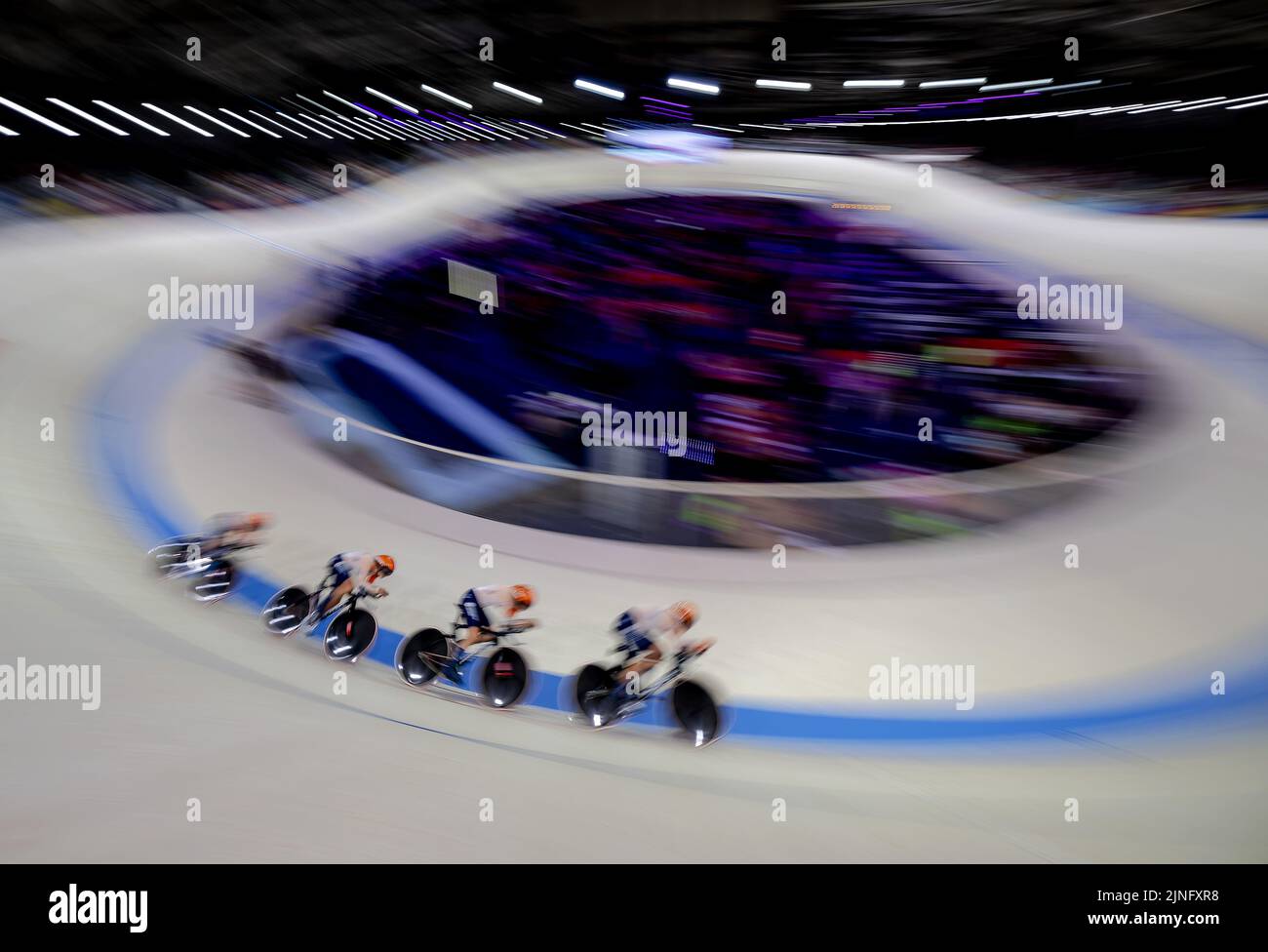 MÜNCHEN - Mylene de Zoete, Amber van der Hulst, Daniek Hengeveld, Lonneke Uneken im Einsatz während der Team-Verfolgungsstrecke (f) am ersten Tag der Mehreuropameisterschaft. Die deutsche Stadt München wird 2022 eine kombinierte Europameisterschaft verschiedener Sportarten veranstalten. ANP ROBIN VAN LONKHUIJSEN Stockfoto