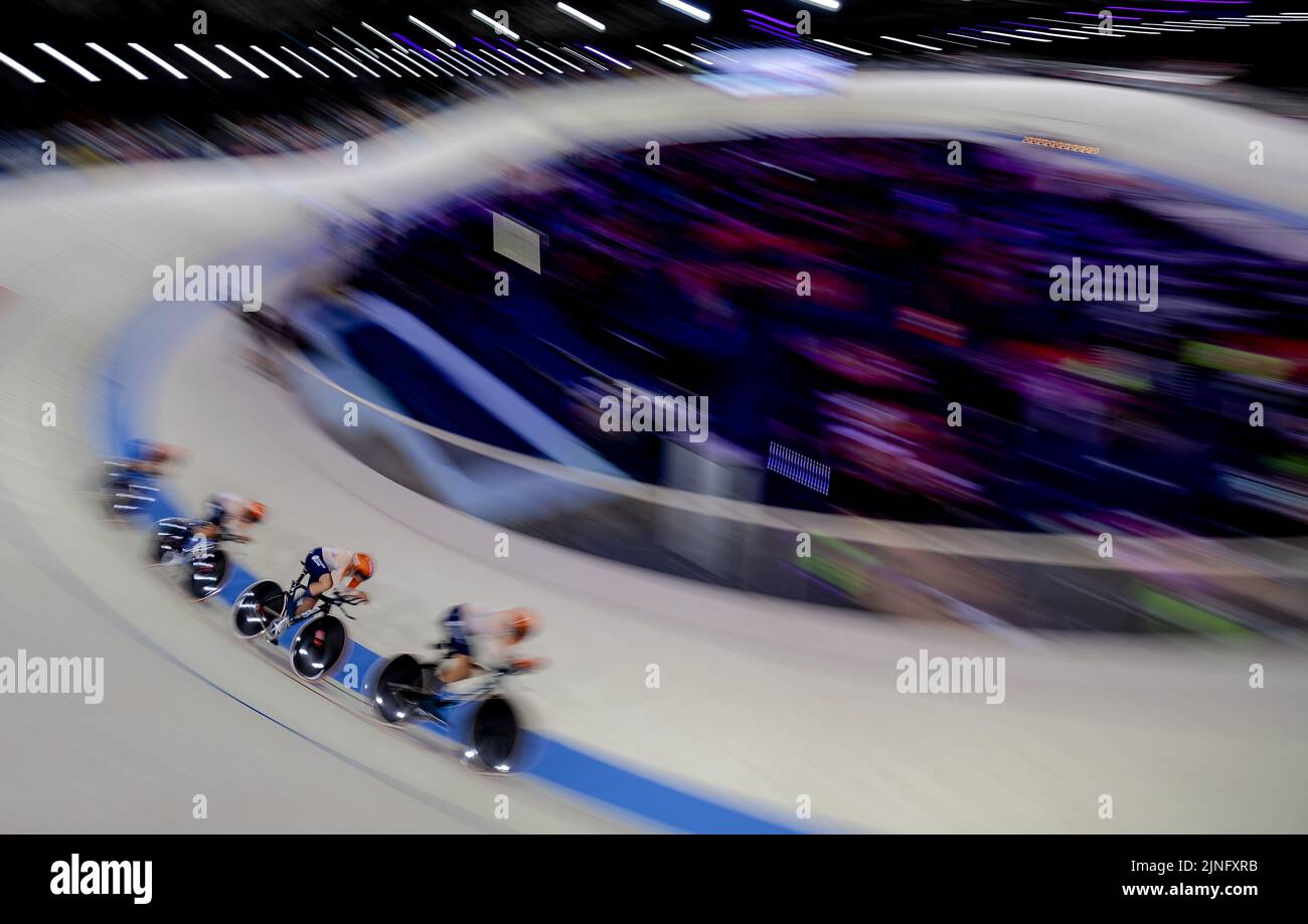 MÜNCHEN - Mylene de Zoete, Amber van der Hulst, Daniek Hengeveld, Lonneke Uneken im Einsatz während der Team-Verfolgungsstrecke (f) am ersten Tag der Mehreuropameisterschaft. Die deutsche Stadt München wird 2022 eine kombinierte Europameisterschaft verschiedener Sportarten veranstalten. ANP ROBIN VAN LONKHUIJSEN Stockfoto