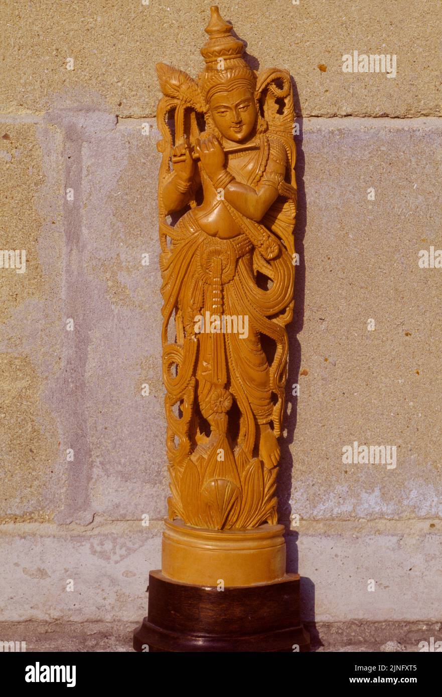 Sandelholz-Ornament, Das Den Hindu-Gott Krishna Darstellt Stockfoto