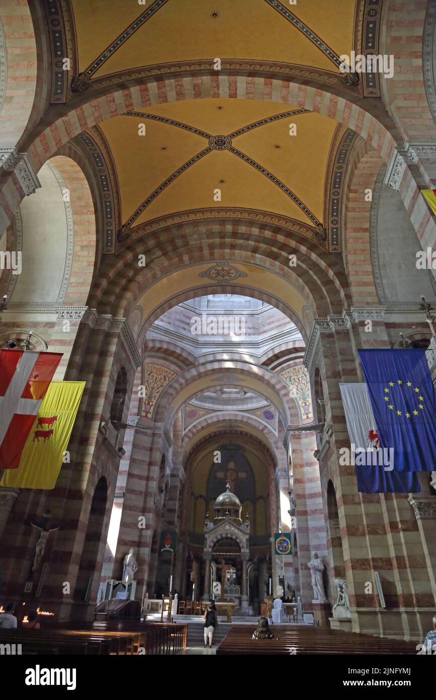 Innenraum der Kathedrale Sainte-Marie-Majeure (Kathedrale Santa Maria Maggiore) Marseille Frankreich Stockfoto