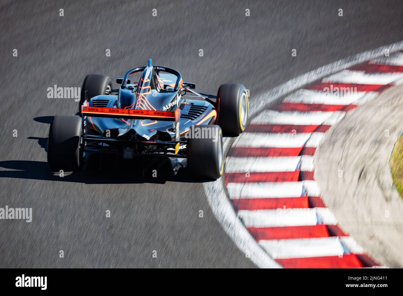 Mogyorod, Ungarn - 9. Juli 2022: Alpin. Motorsport und Rennen. Sportwagen und Supersportwagen. Action-Fotografie. Stockfoto