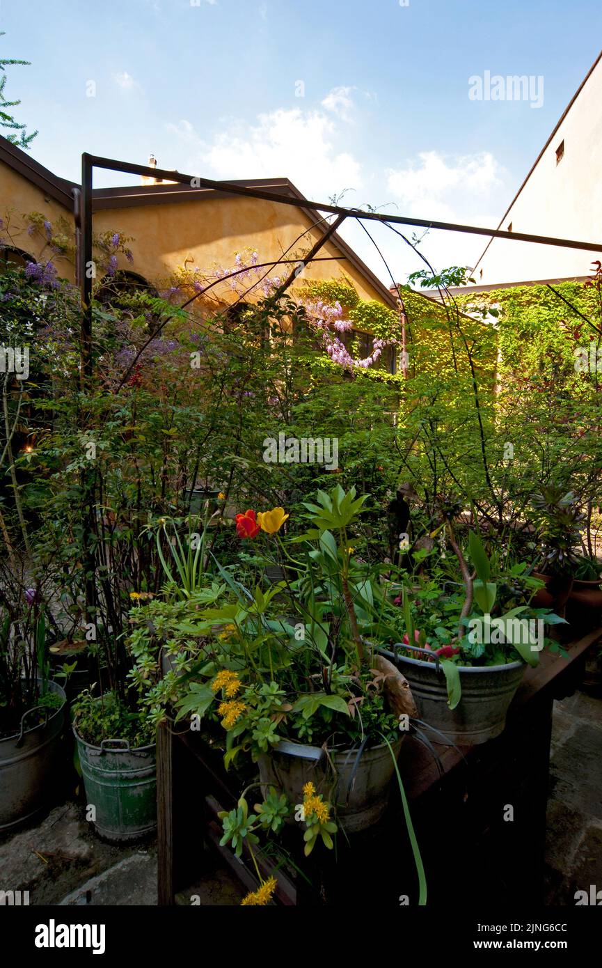 Kleiner garten Fotos und Bildmaterial in hoher Auflösung Alamy