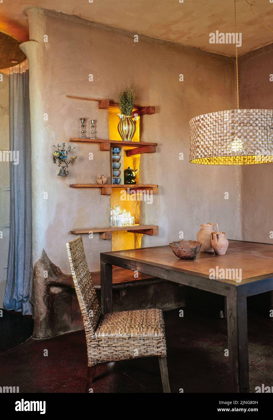 Bio-nachhaltige Architektur, Roherdhaus. Stockfoto