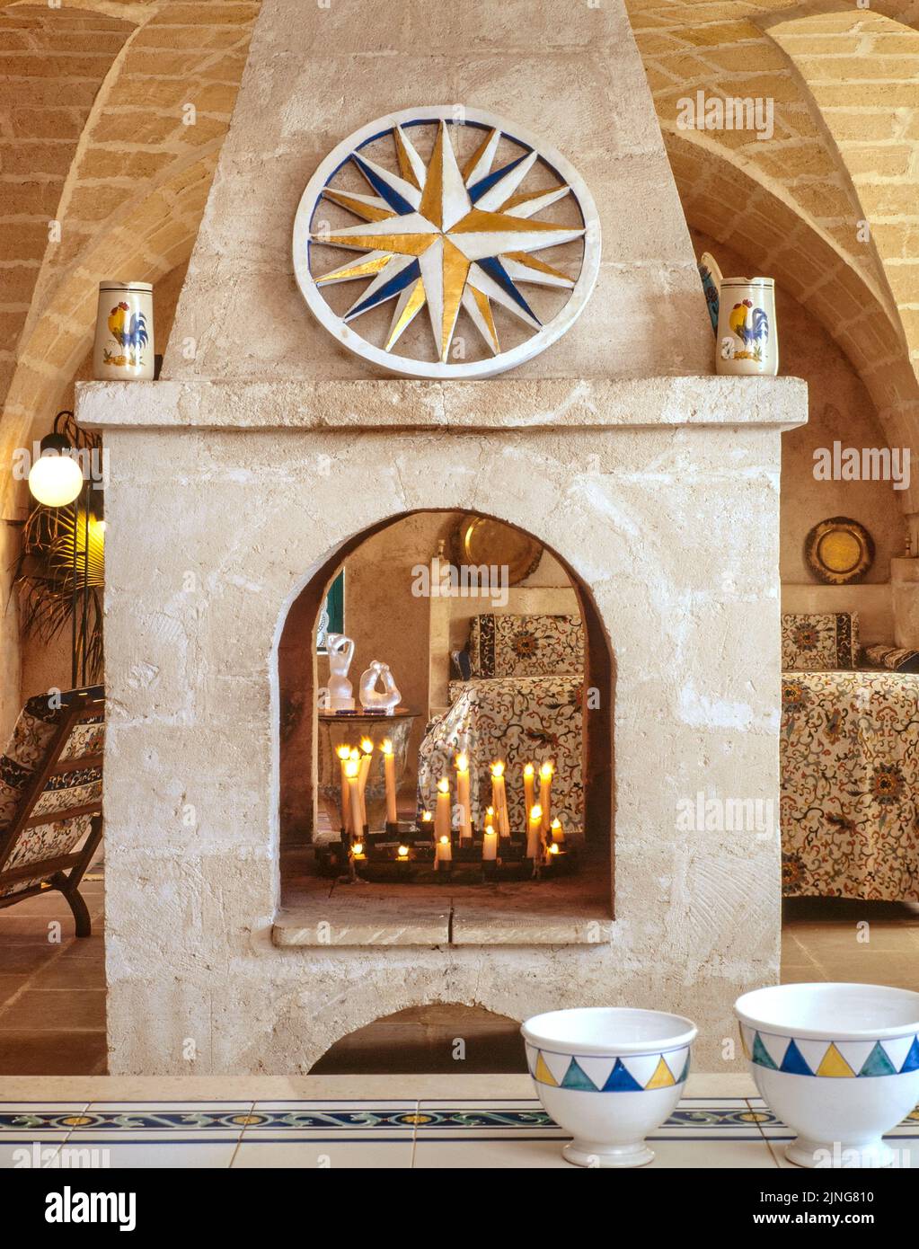 Bio-nachhaltige Architektur, Tuffstein Landhaus. Stockfoto