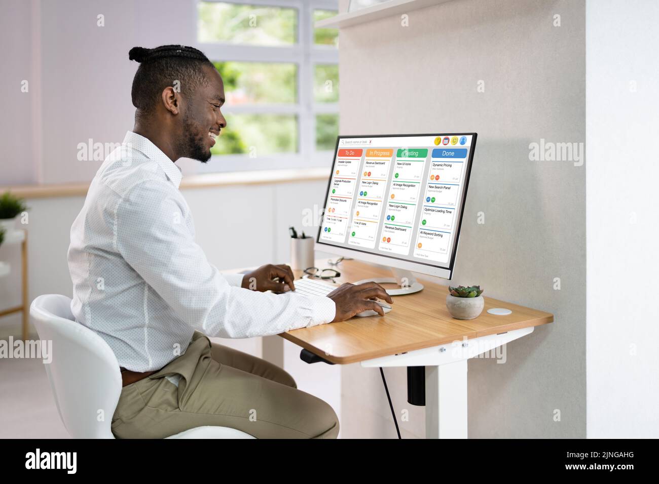 Project Manager Mit Agiler Software In Office Stockfoto