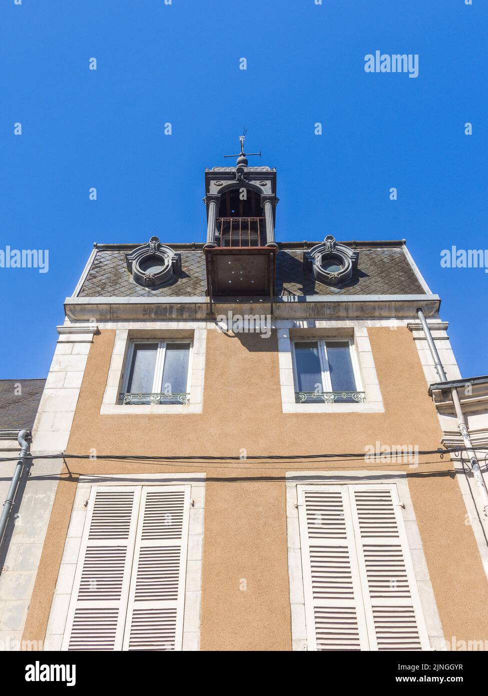 Alte Aussichtsplattform über dem Haus mit Blick auf die Grande Rue, Argenton-sur-Creuse, Indre (36), Frankreich. Stockfoto