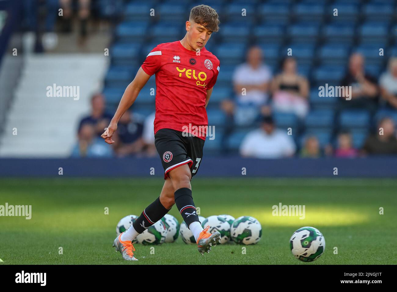 Oliver Arblaster #30 von Sheffield United wärmt sich vor dem Start auf Stockfoto