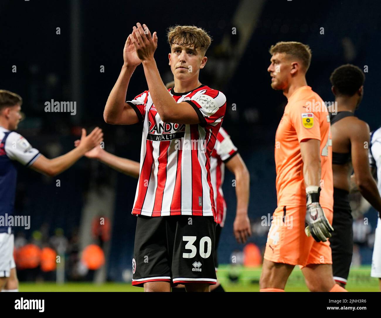 West Bromwich, England, 11.. August 2022. Oliver Arblaster von Sheffield Utd applaudiert den Fans während des Carabao Cup-Spiels bei den Hawthorns in West Bromwich. Bildnachweis sollte lauten: Andrew Yates / Sportimage Stockfoto