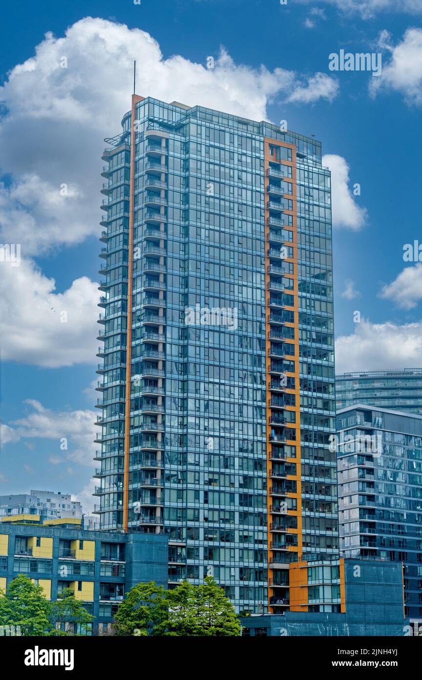 VANCOUVER, BRITISH COLUMBIA - 29. April 2022: Vancouver, ein geschäftiger Hafenort an der Westküste in British Columbia, gehört zu den Kanadas, die am dichtesten und ethnischsten sind Stockfoto