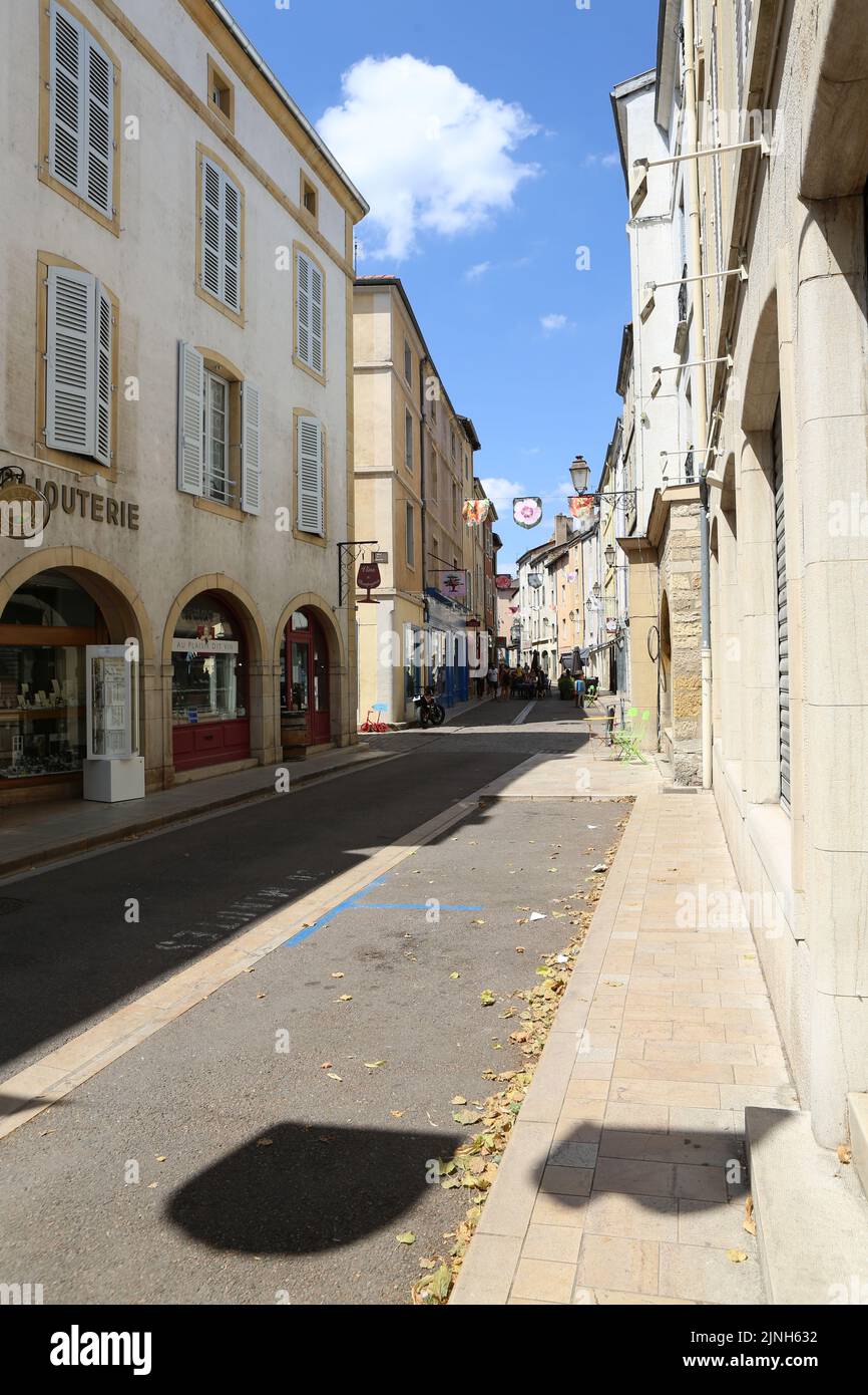 La rue commerçante de Cluny. Saône-et-Loire. Bourgogne. Frankreich. Europa. Stockfoto