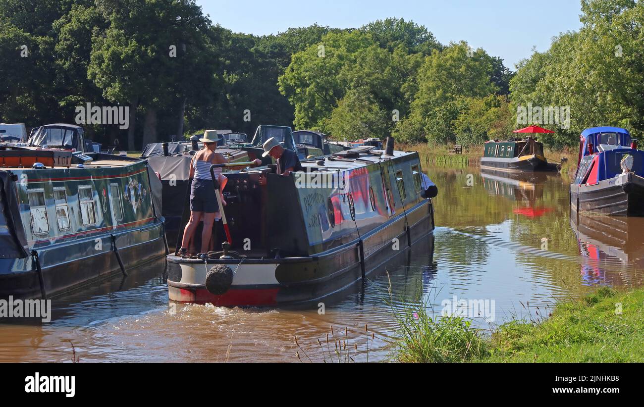 Padworth Barge führt durch Nantwich Marina, Basin End, Chester Road, Nantwich, Cheshire, England, CW5 8lb Stockfoto
