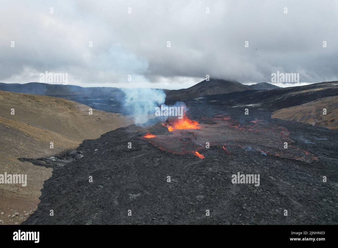 Island Volcano 2022. Vulkanausbruch im Meradalir Valley, Halbinsel Reaykjanes. Drohnenansicht. Stockfoto