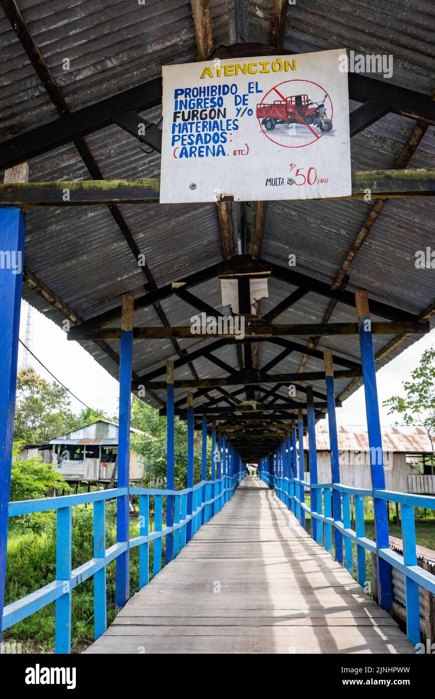 Die Hafeneinfahrt zum Barrio Florido, in der Nähe von Iquitos, Peru Stockfoto