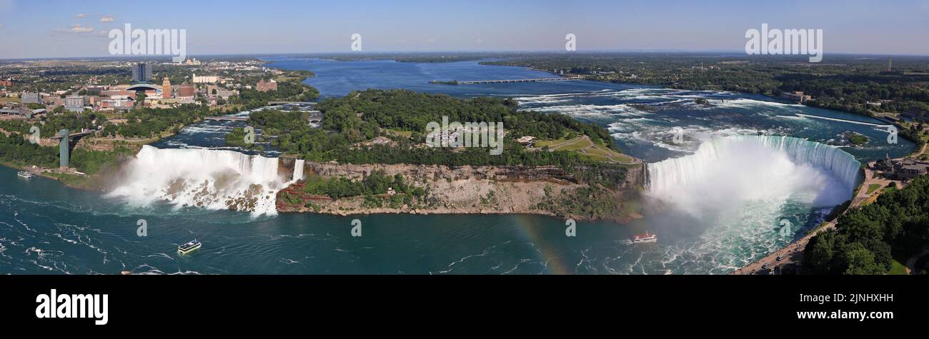 Panoramablick auf die American Falls, Bridal Veil Falls und Horseshoe Falls, bekannt als Niagara Falls Stockfoto