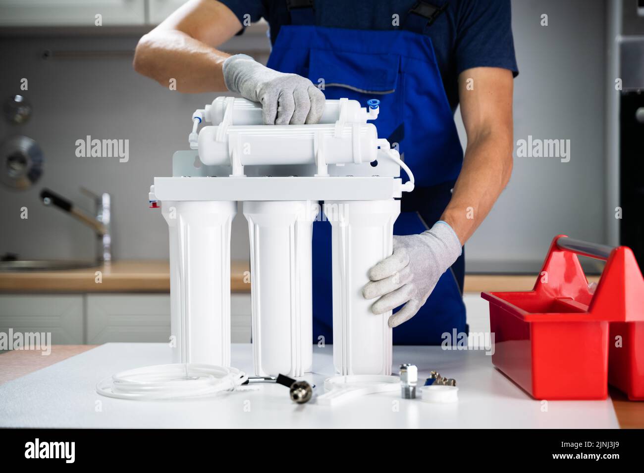 Installations- Und Wartungsservice Für Wasseraufbereitungsfilter Stockfoto